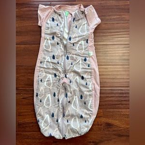 Excellent condition convertible baby sleep sack by ergo pouch 6 mos to 24 mos